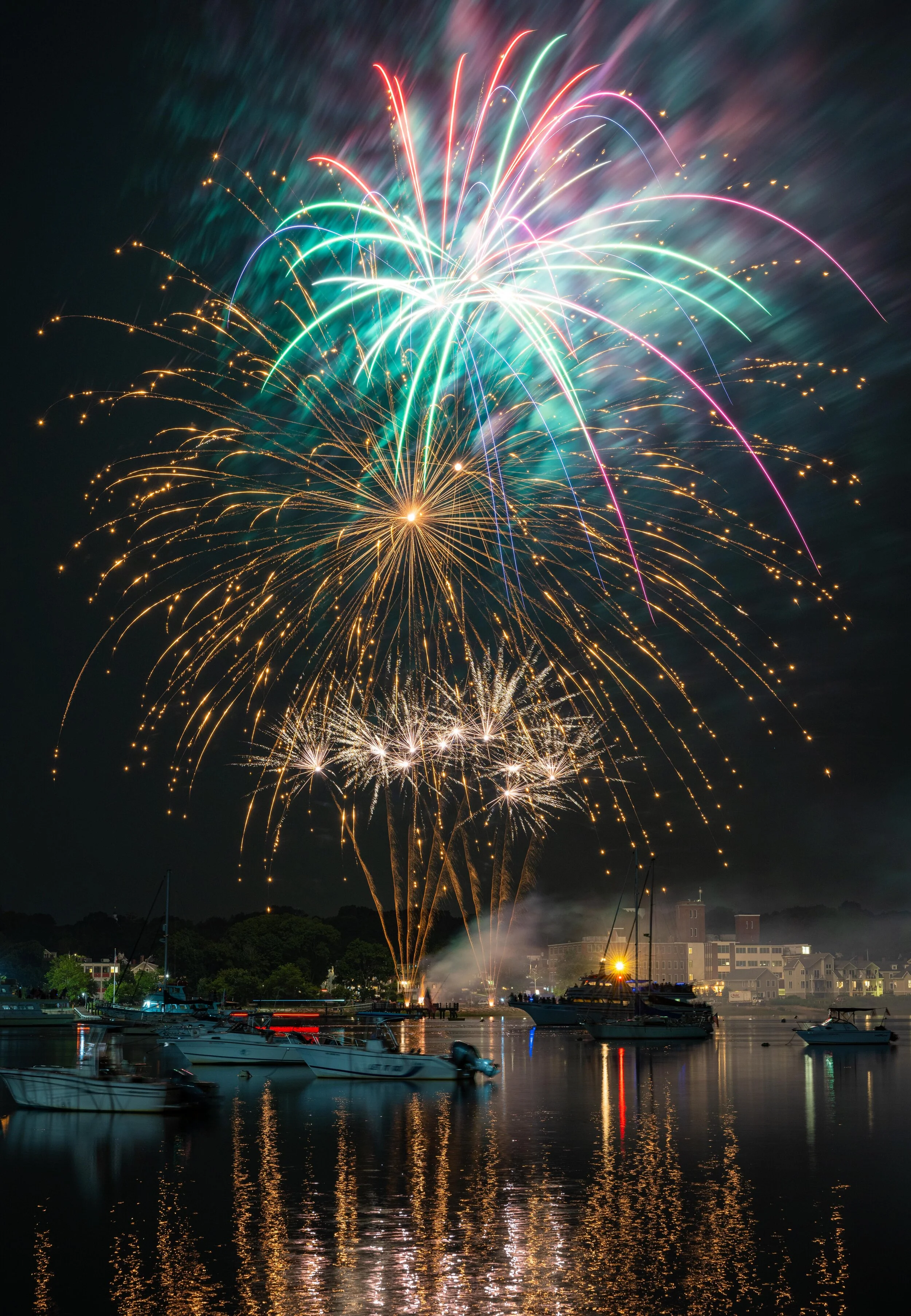 Newburyport Yankee Homecoming Fireworks 20217835.jpg