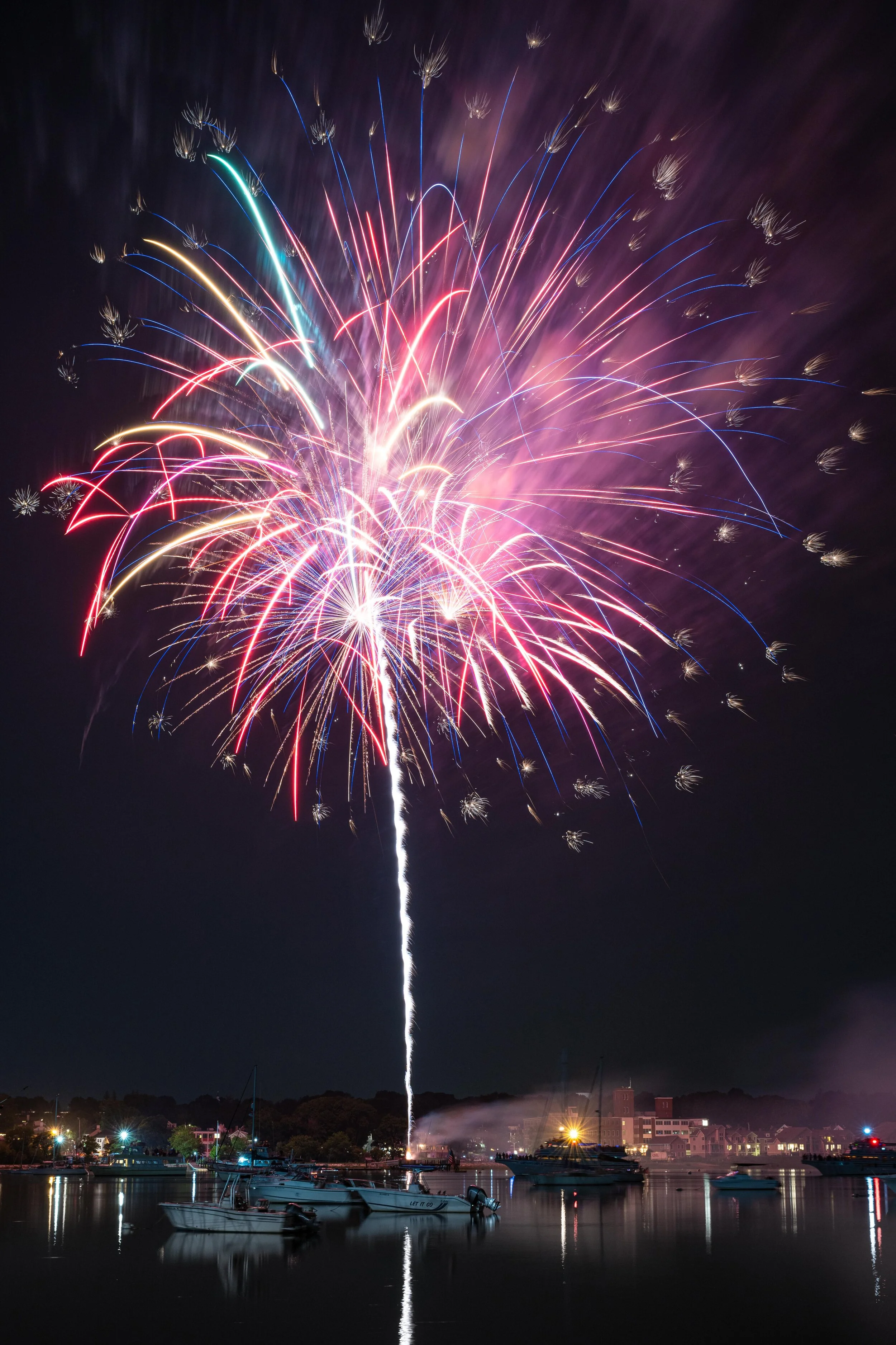 Newburyport Yankee Homecoming Fireworks 20217854.jpg